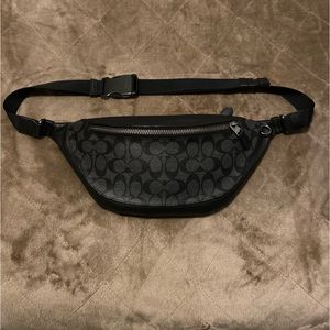 Authentic coach men cross body bag in good condition used only 3 times